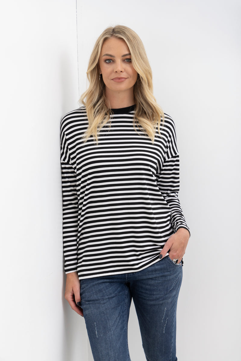 The Mee Tee is a NES staple that effortlessly combines comfort and style. With high-low hem detailing and a boxy tee silhouette, it offers a relaxed yet flattering fit. The long, cigarette-slimming sleeves add a touch of sophistication to this casual piece. Perfectly versatile, the Mee Tee pairs beautifully with jeans, a summer skirt, or can be layered under a jacket for a chic, casual Friday look. A must-have wardrobe essential, it's the perfect balance of laid-back and polished!

Model is 5'9 wears XS (8)