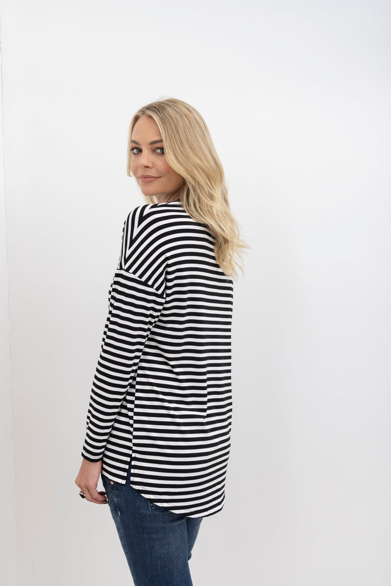 The Mee Tee is a NES staple that effortlessly combines comfort and style. With high-low hem detailing and a boxy tee silhouette, it offers a relaxed yet flattering fit. The long, cigarette-slimming sleeves add a touch of sophistication to this casual piece. Perfectly versatile, the Mee Tee pairs beautifully with jeans, a summer skirt, or can be layered under a jacket for a chic, casual Friday look. A must-have wardrobe essential, it's the perfect balance of laid-back and polished!

Model is 5'9 wears XS (8)