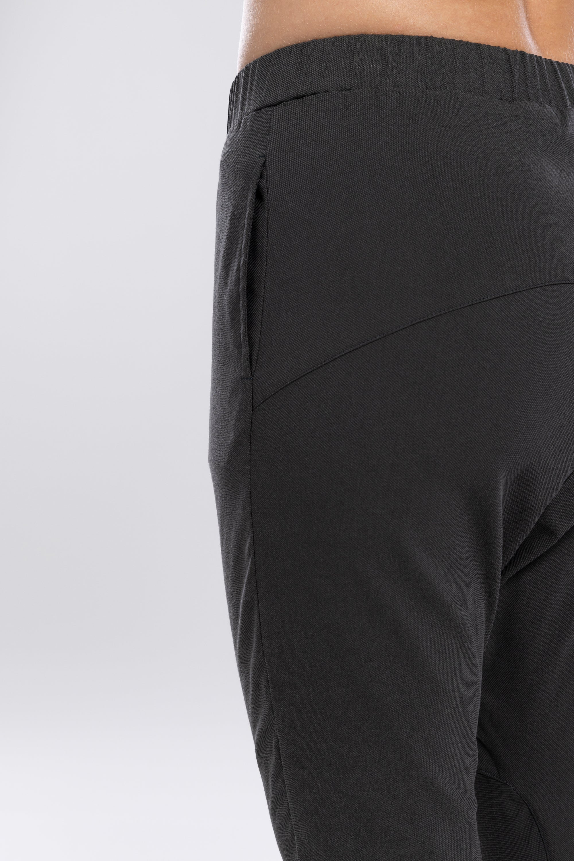 Reefer pant is a drop subtle crotch style - great to dress up and down. Side Seam pockets, elasticated waistband with front waistband detailing to give the front a flattering finish.
The back hip has a curved back yoke dealing to help great a flattering and slimming line.