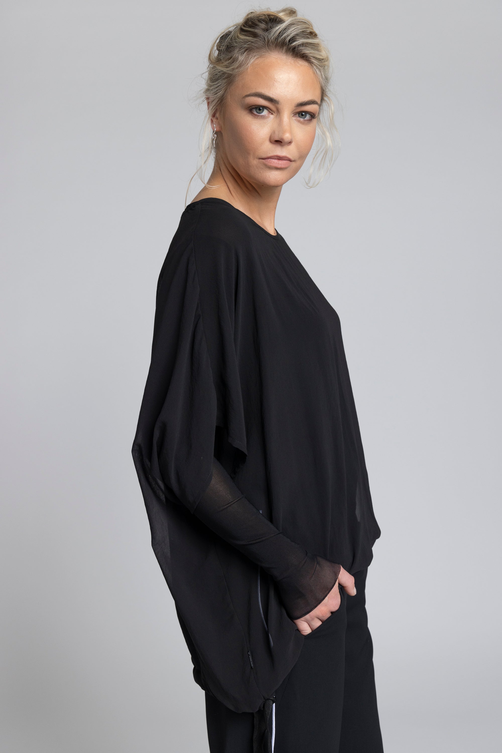 Scoop neck mesh top. perfect for layering or wearing with a lattice singlet underneath.

Our NES soul top is your go to wardrobe staple.

Composition: 100% polyester mesh


Brand: NES

Made &amp; Designed in New Zealand