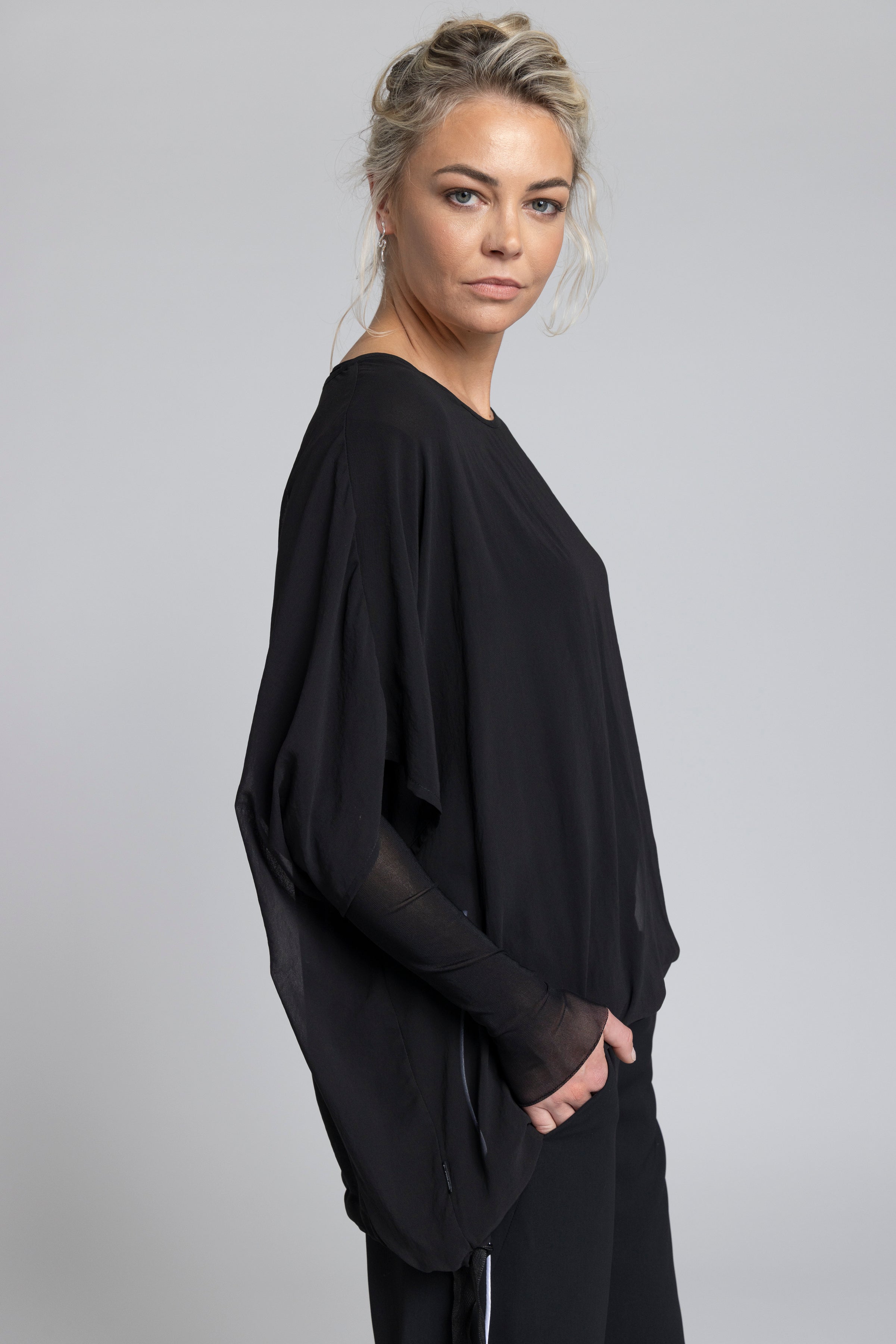 Scoop neck mesh top. perfect for layering or wearing with a lattice singlet underneath.

Our NES soul top is your go to wardrobe staple.

Composition: 100% polyester mesh


Brand: NES

Made &amp; Designed in New Zealand