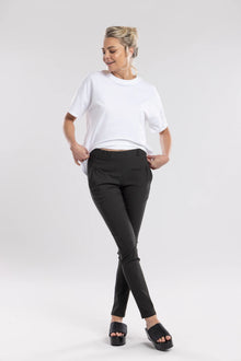 NES Dartsta Pant is the ultimate pant for easy wear and effortless style. Made from a super stretchy twill fabric, these pants feature a flat front and elasticated waist for a comfortable, flattering fit. The angled side pockets add practicality, making them perfect for both the office and a night out. With a slim leg silhouette