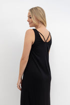 The NES Reversible Lattice Merino Slip is a&nbsp;layering essential with a clever twist — the Reversible Lattice Merino Slip offers two looks in one with its versatile design. Made from soft, breathable merino in our signature lattice knit, it's perfect for wearing under sheer styles or on its own as a luxe lounge piece. The slim fit sits comfortably against the body, providing warmth without bulk, and transitions seamlessly across seasons.