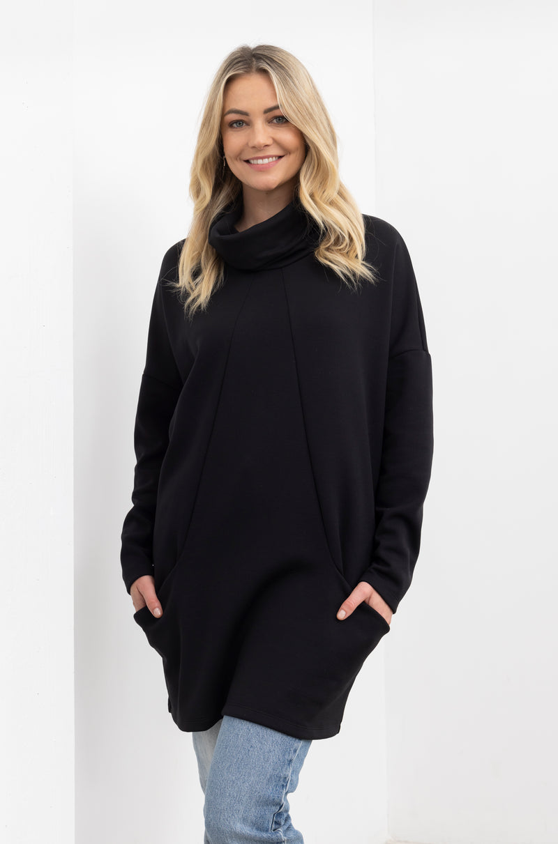 The Rebellious Jumper keeps you cozy with a scrumptious oversized funnel neck collar to snuggle around your neck.

Front pockets and zip-up back.

Can be worn zipped or open for your casual weekend look.

Composition: 100% merino jersey