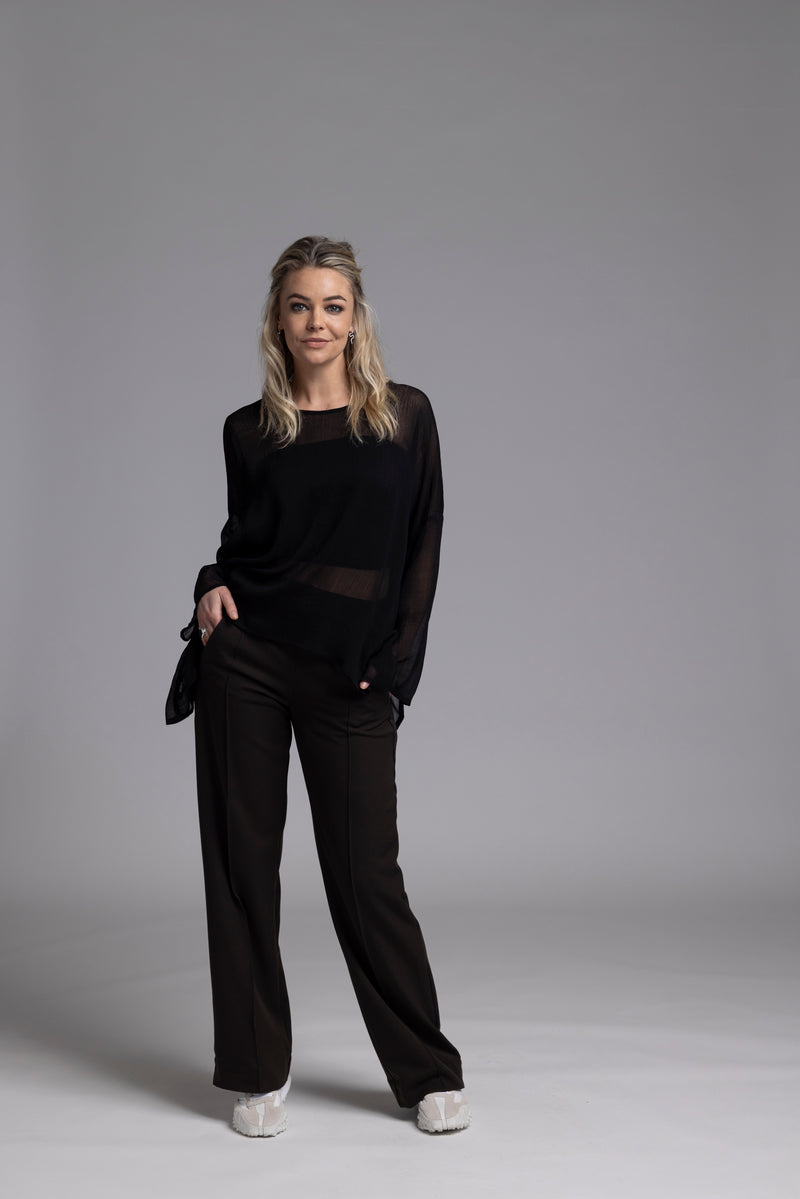 The Vita Top is our famous Civita Top with beautiful floaty sleeves added&nbsp;

Open sided dress, wear floaty or knotted to the side

Featuring an oversized flowy easy wearing top

Multi-seasonal &amp; easily dressed up or down