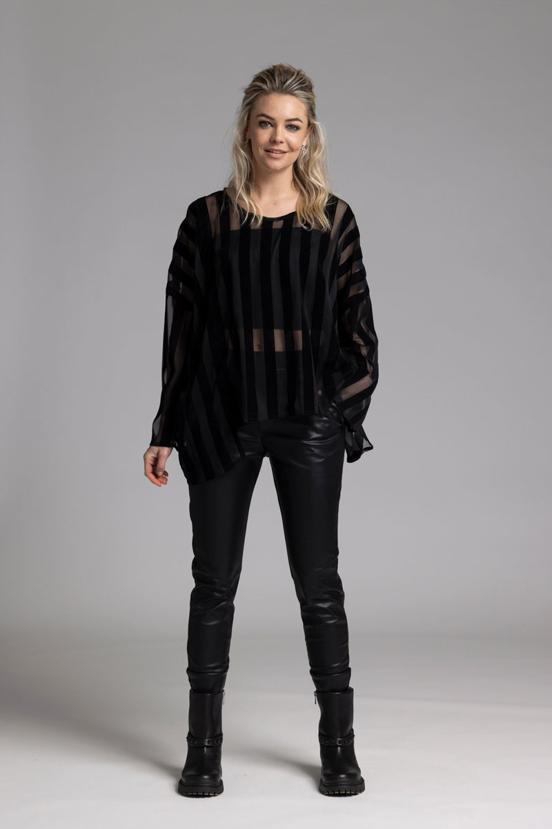 The Vita Top is our famous Civita Top with beautiful floaty sleeves added&nbsp;

Open sided dress, wear floaty or knotted to the side

Featuring an oversized flowy easy wearing top

Multi-seasonal &amp; easily dressed up or down