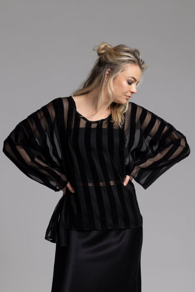 The Vita Top is our famous Civita Top with beautiful floaty sleeves added&nbsp;

Open sided dress, wear floaty or knotted to the side

Featuring an oversized flowy easy wearing top

Multi-seasonal &amp; easily dressed up or down