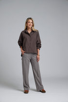 N-E-S Ginnie Pants, designed and made in NZ – women’s tailored pull-on pants with flat front, elasticated back waistband, angled side pockets, and centre front pin stitch on each leg; available in two-way stretch Latte or structured wool-Lycra Navy for polished everyday comfort.