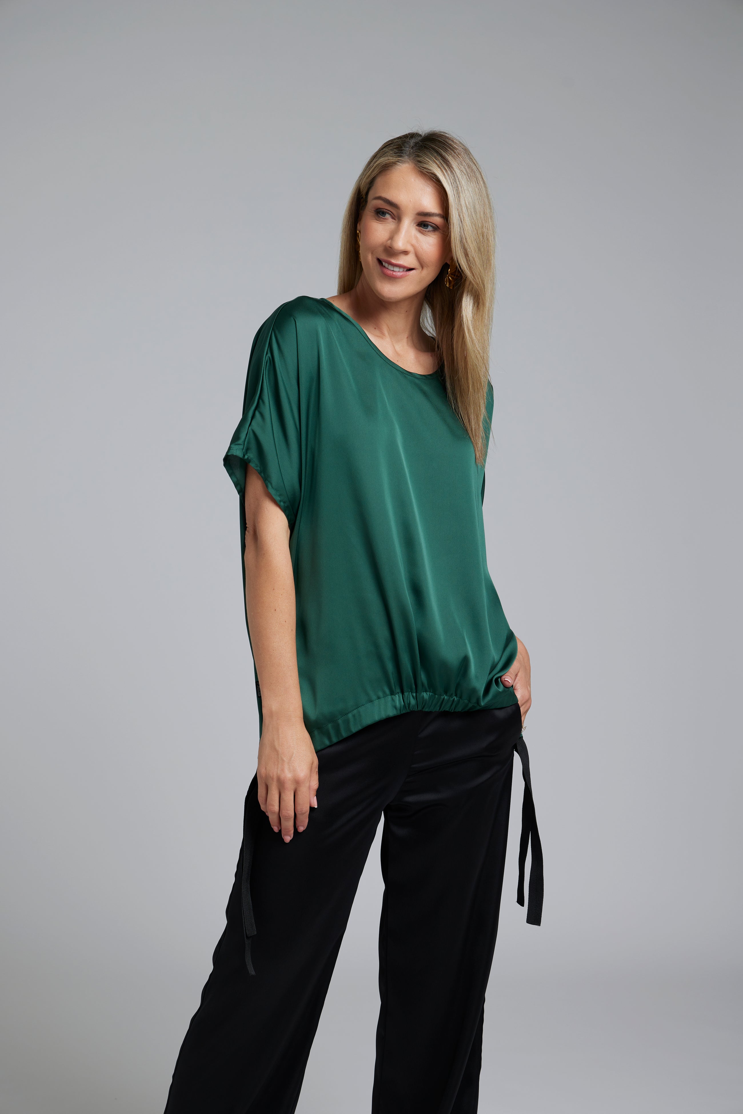 The N-E-S Vanotti Tunic – a floaty scoop-neck tunic in viscose georgette or satin. Wear loose or drawn in. Sizes XS/S, SM, ML. NZ made.