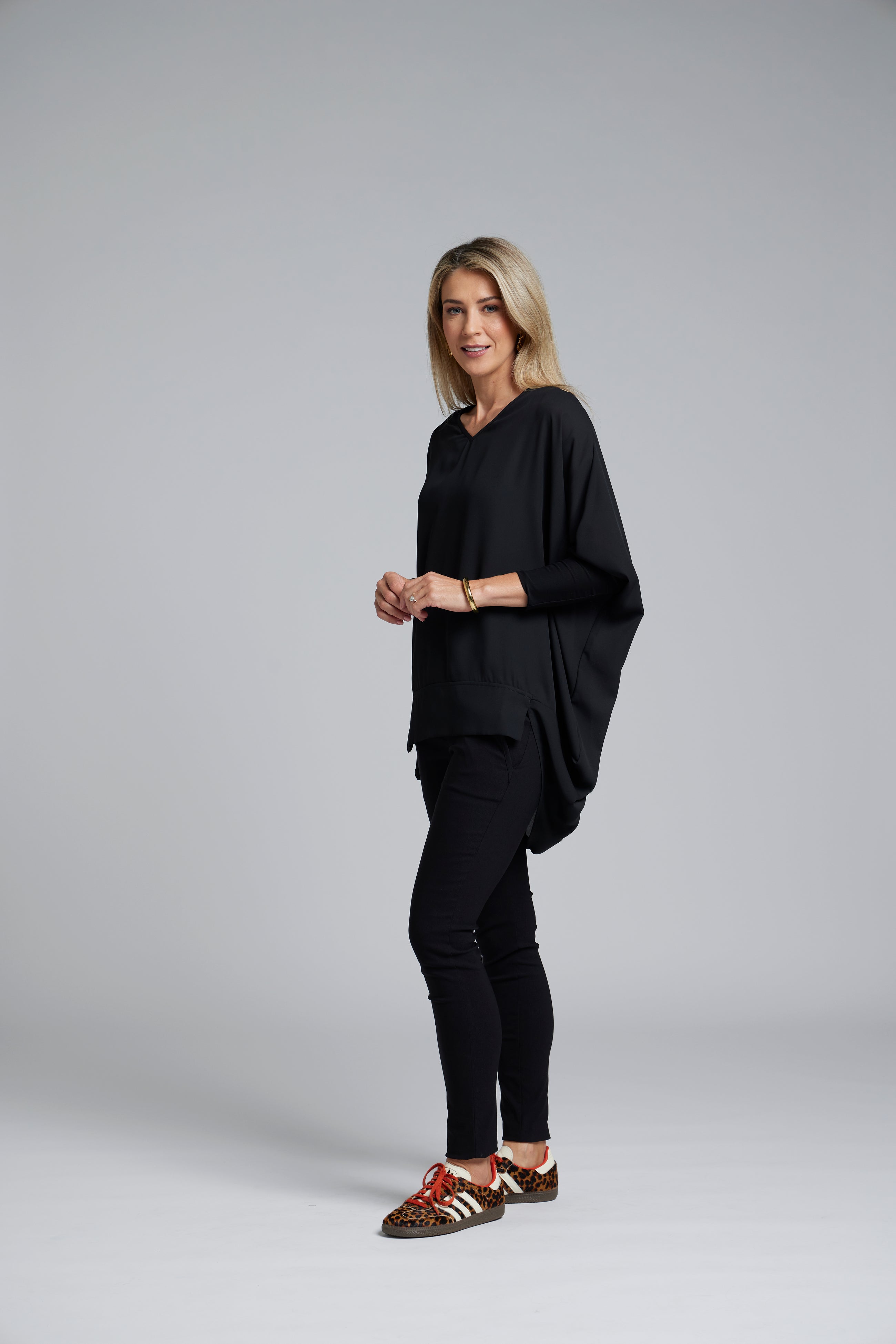 The N-E-S Virtue Tunic – a floaty, relaxed tunic with a scoop neck, curved hem and effortless drape. Perfect layered over a Lattice Singlet. NZ made.