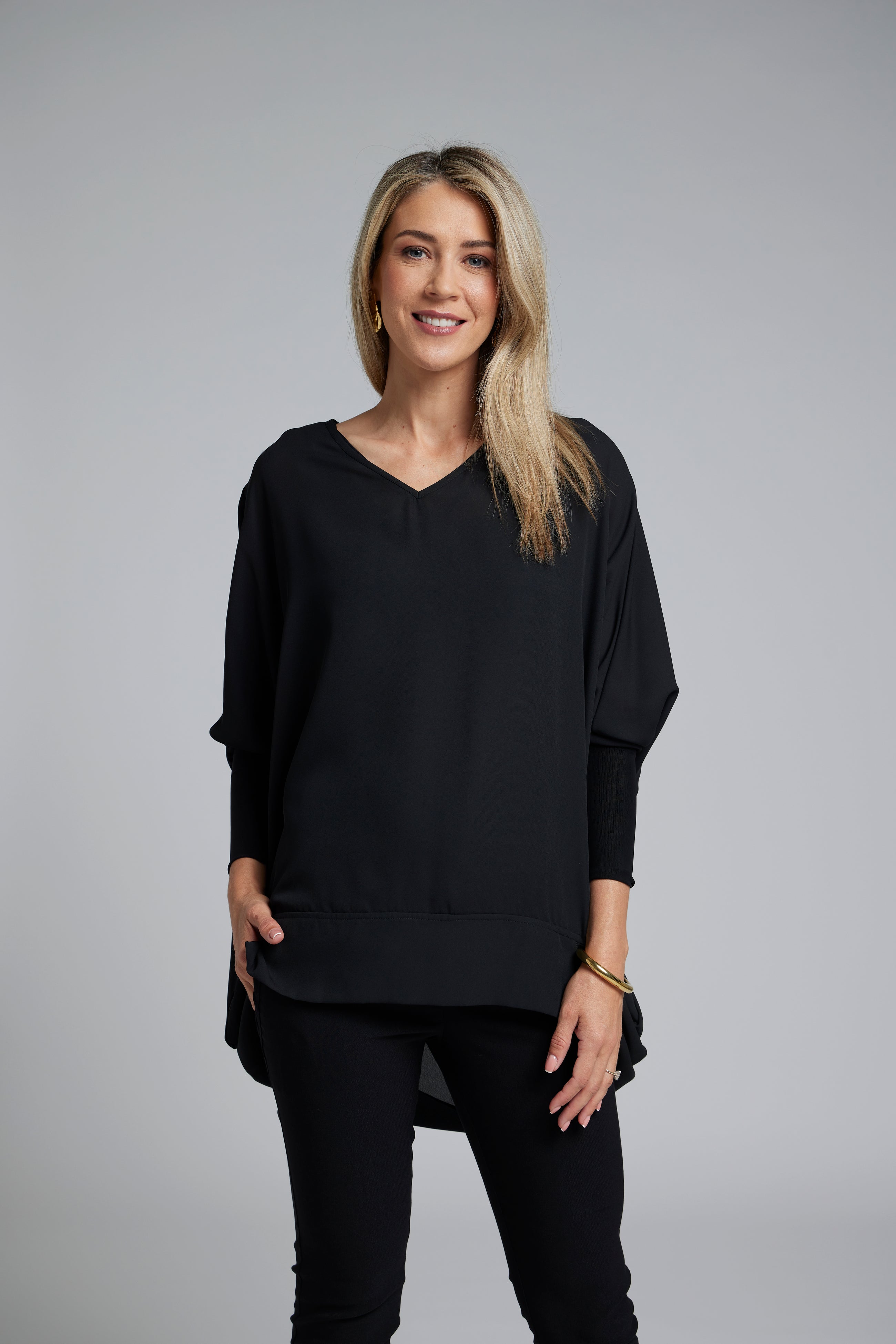 The N-E-S Virtue Tunic – a floaty, relaxed tunic with a scoop neck, curved hem and effortless drape. Perfect layered over a Lattice Singlet. NZ made.