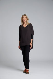 The N-E-S Virtue Tunic – a floaty, relaxed tunic with a scoop neck, curved hem and effortless drape. Perfect layered over a Lattice Singlet. NZ made.