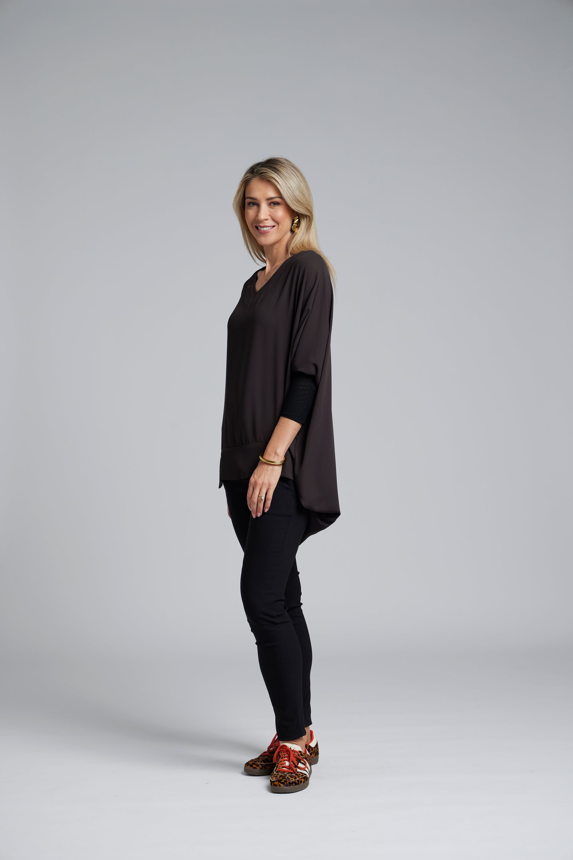 The N-E-S Virtue Tunic – a floaty, relaxed tunic with a scoop neck, curved hem and effortless drape. Perfect layered over a Lattice Singlet. NZ made.