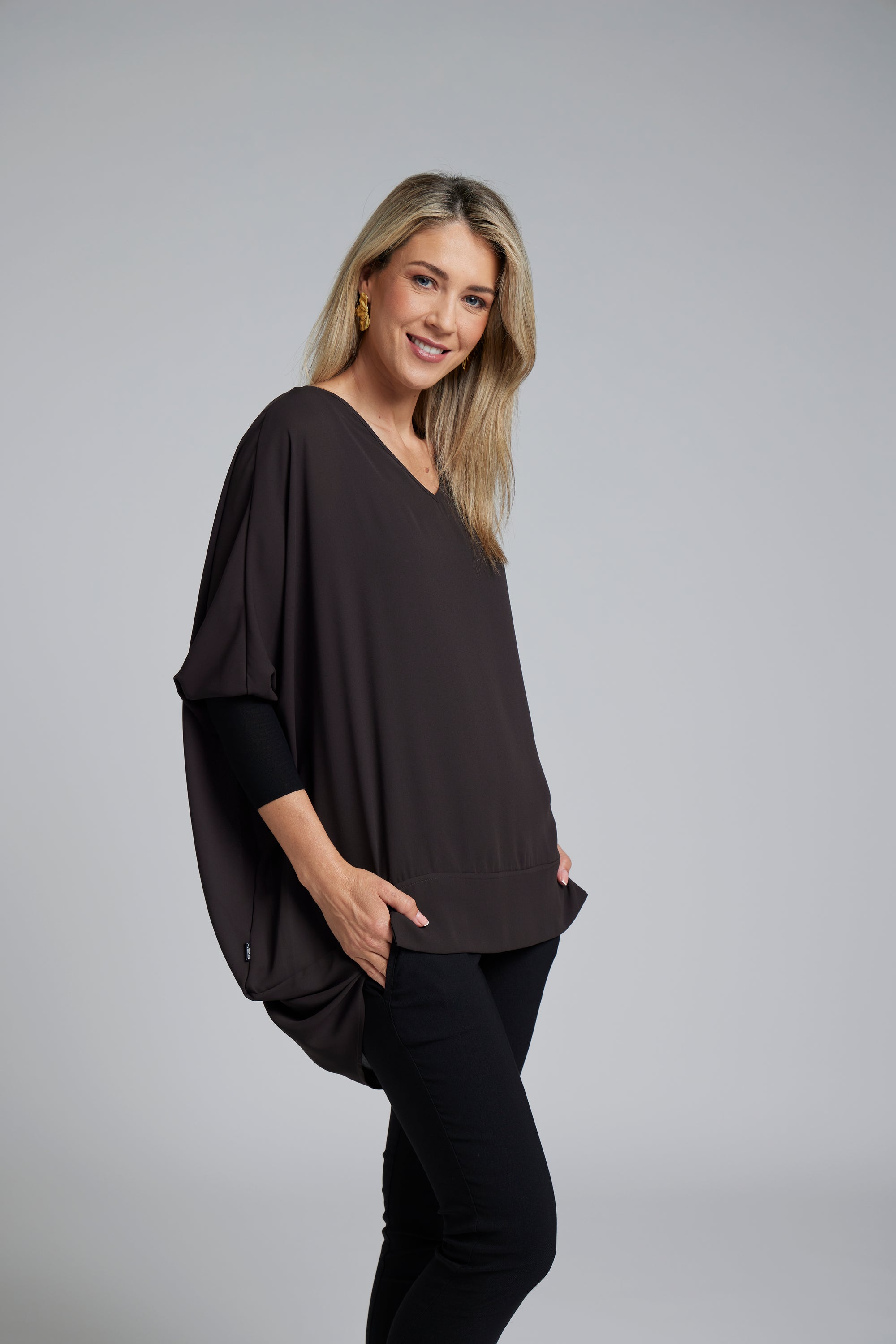 The N-E-S Virtue Tunic – a floaty, relaxed tunic with a scoop neck, curved hem and effortless drape. Perfect layered over a Lattice Singlet. NZ made.