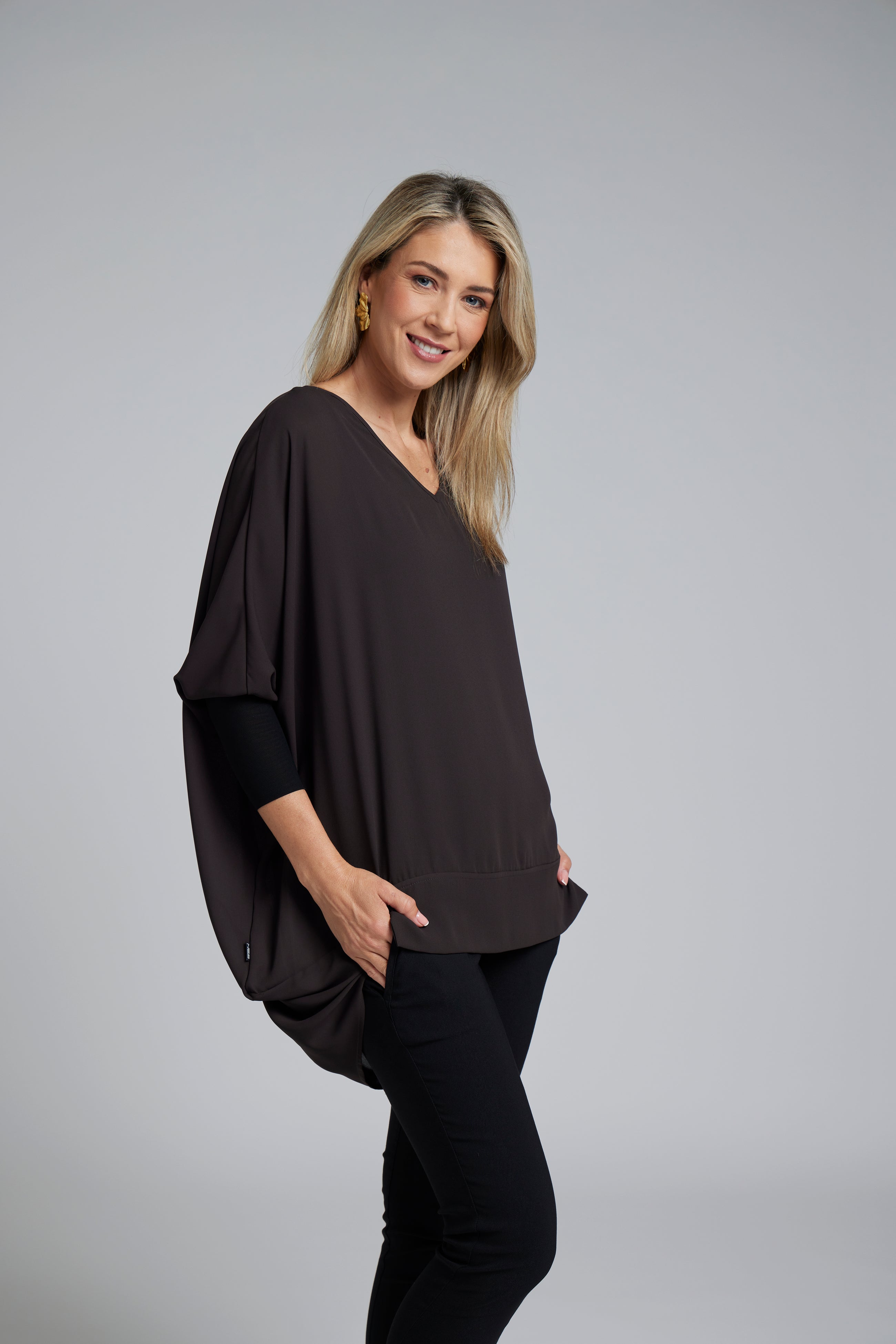 The N-E-S Virtue Tunic – a floaty, relaxed tunic with a scoop neck, curved hem and effortless drape. Perfect layered over a Lattice Singlet. NZ made.