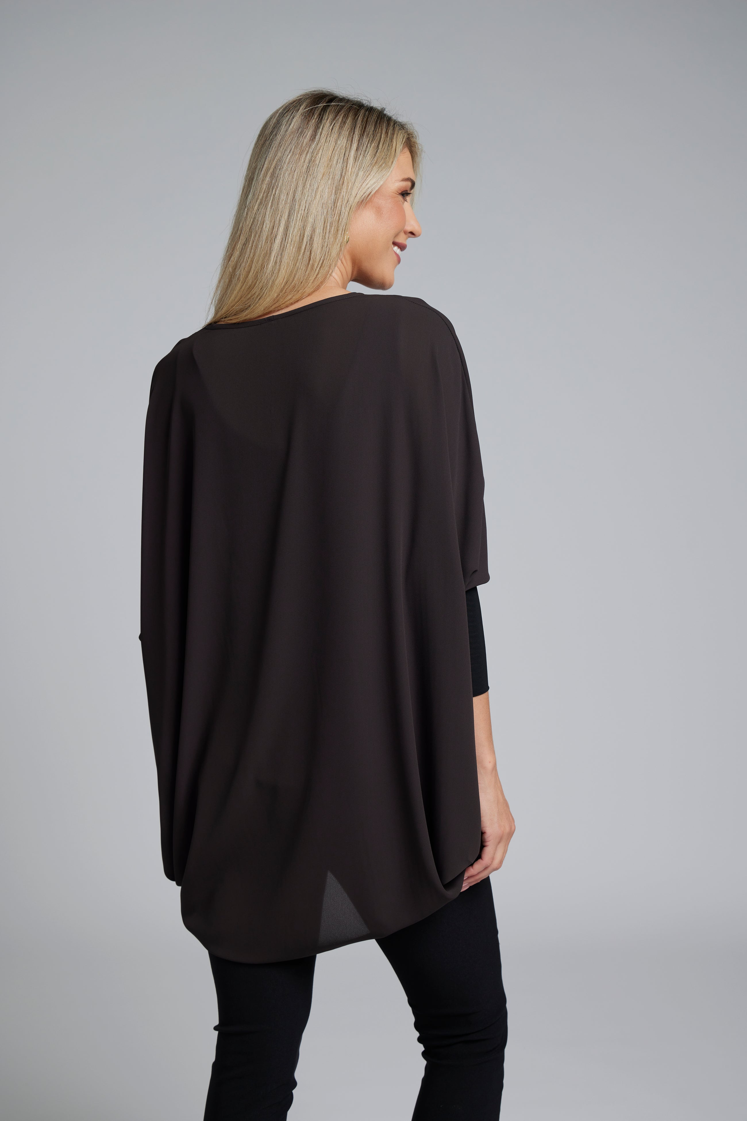 The N-E-S Virtue Tunic – a floaty, relaxed tunic with a scoop neck, curved hem and effortless drape. Perfect layered over a Lattice Singlet. NZ made.