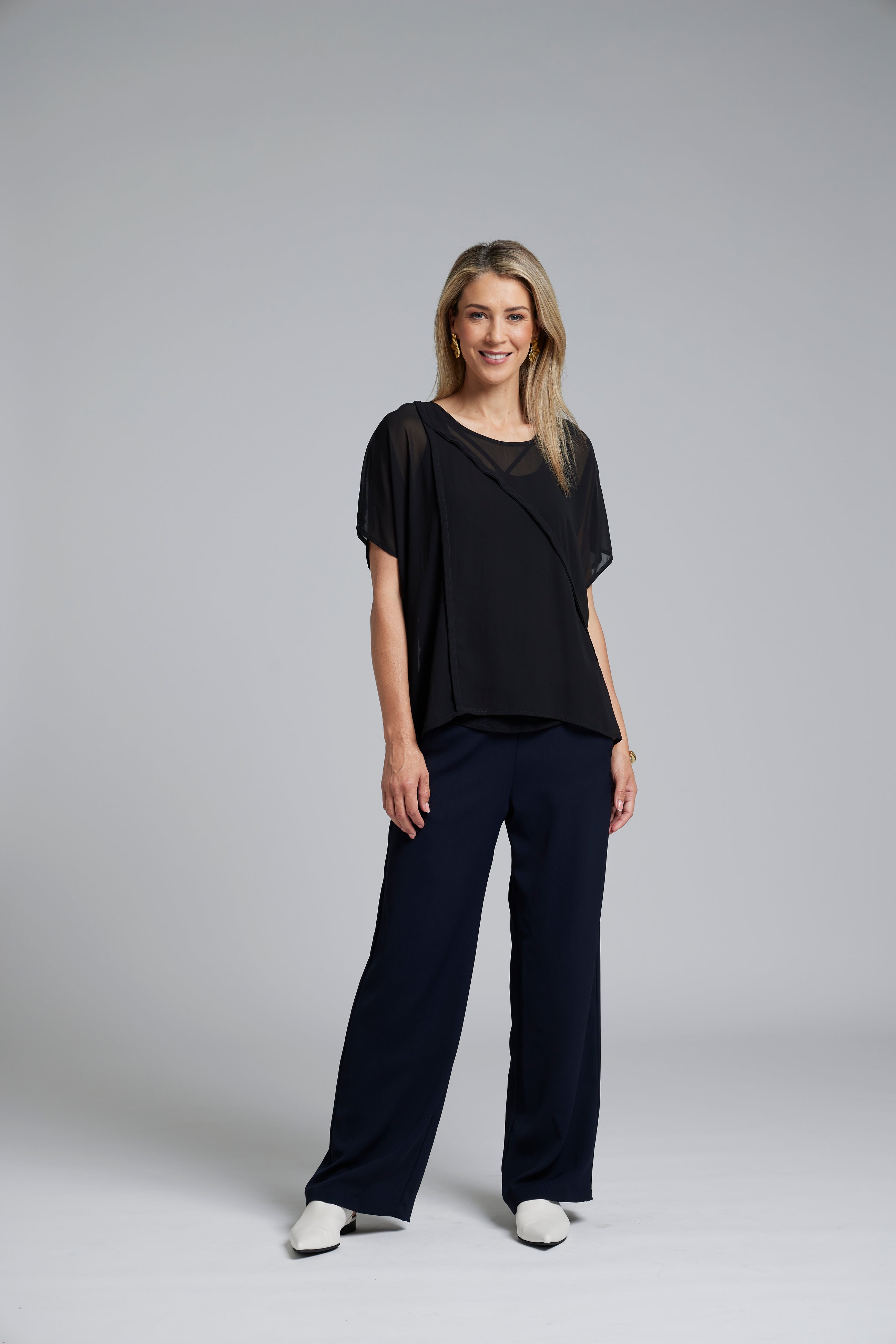 The N-E-S Gin Pants – a best-selling classic with a flattering fit, flat front, elastic back and new piping detail. Breathable, timeless and NZ made.