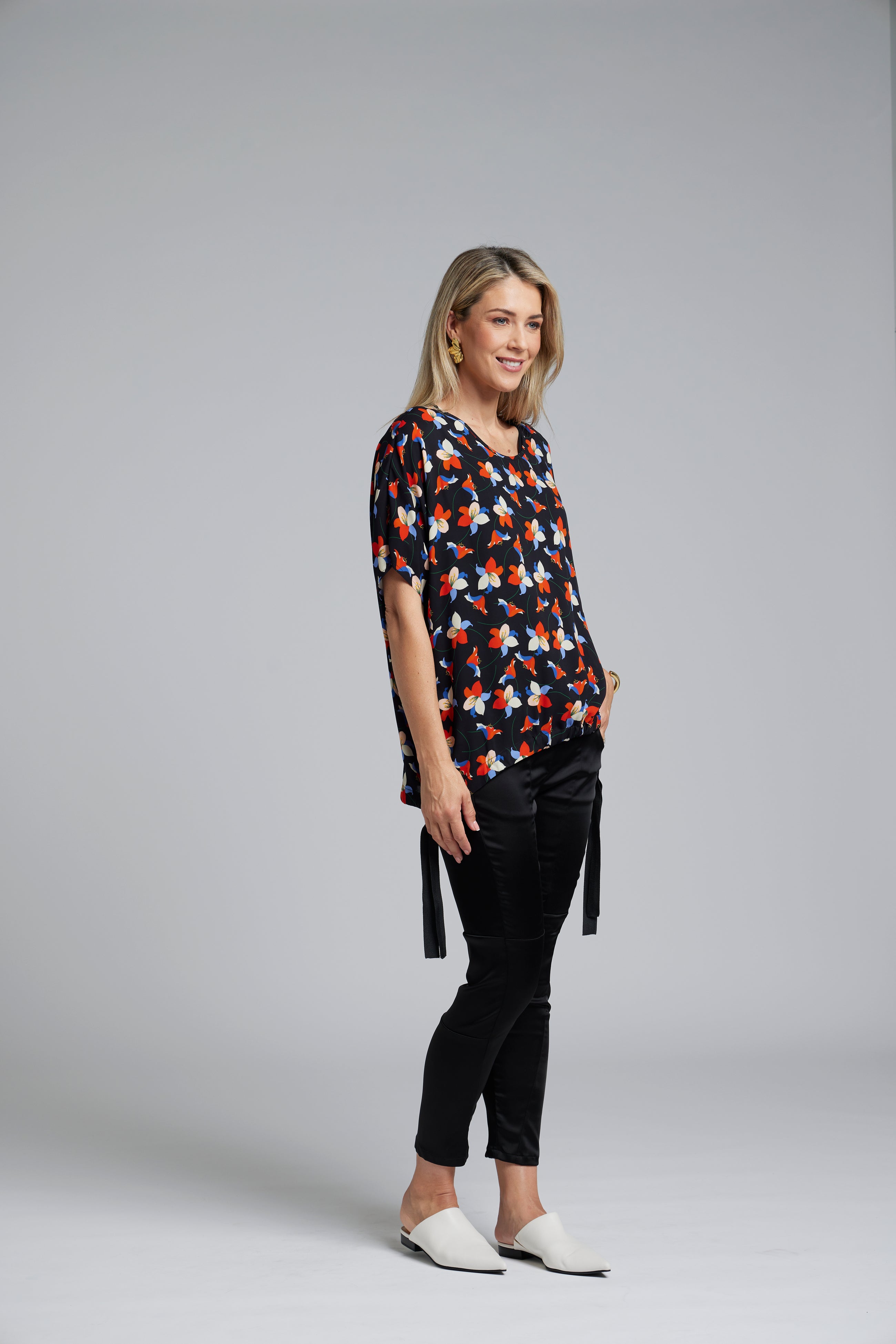 The N-E-S Vanotti Tunic – a floaty scoop-neck tunic in viscose georgette or satin. Wear loose or drawn in. Sizes XS/S, SM, ML. NZ made.