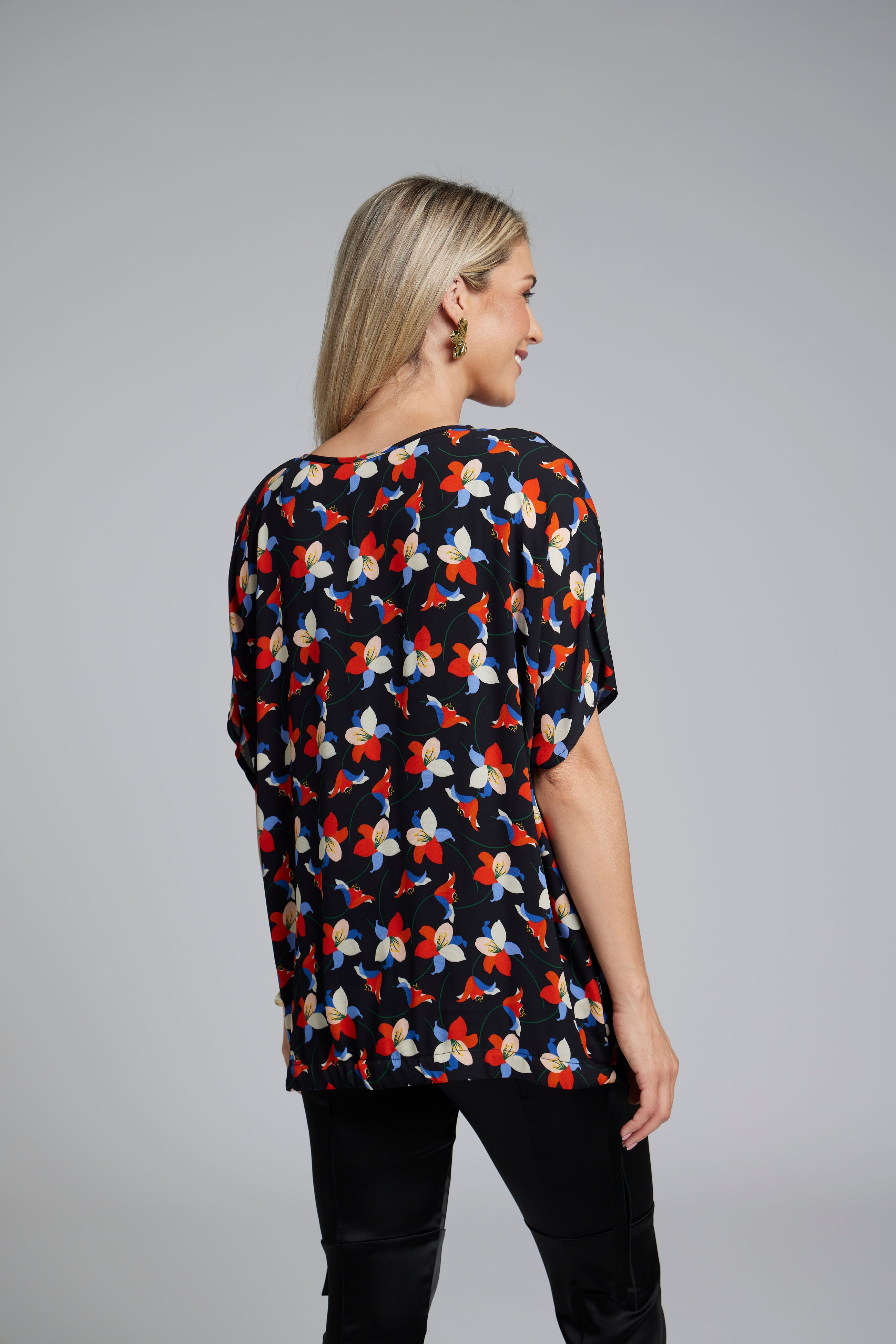 The N-E-S Vanotti Tunic – a floaty scoop-neck tunic in viscose georgette or satin. Wear loose or drawn in. Sizes XS/S, SM, ML. NZ made.