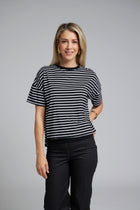 NES Lee Tee – Effortless Everyday Staple The Lee Tee is a NES wardrobe staple, designed in a relaxed boxy fit with a slight drop shoulder. Featuring a high-low hem and subtle side seam splits, it’s perfect for layering or wearing solo. made in NZ