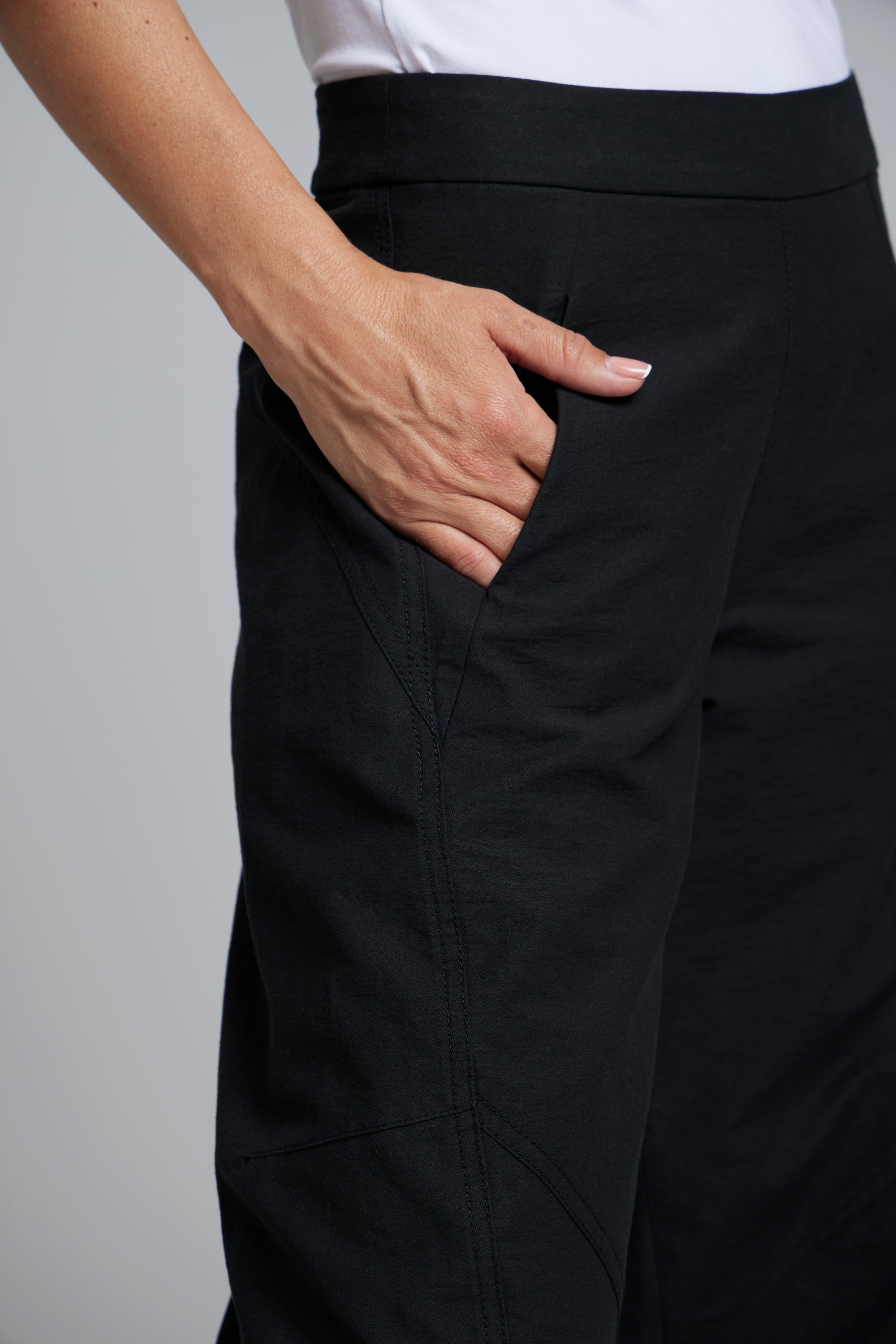 Demi Pant – Easy Utility, Slight Barrel leg with a Modern Edge

The nes Demi Pant brings a fresh utilitarian feel to everyday dressing, featuring the much-loved Gin Pant upper. With a side seam zip, elasticated back waistband for comfort, and front pockets, it’s finished with barrel-style seams that taper at the hem for a flattering shape. made nz