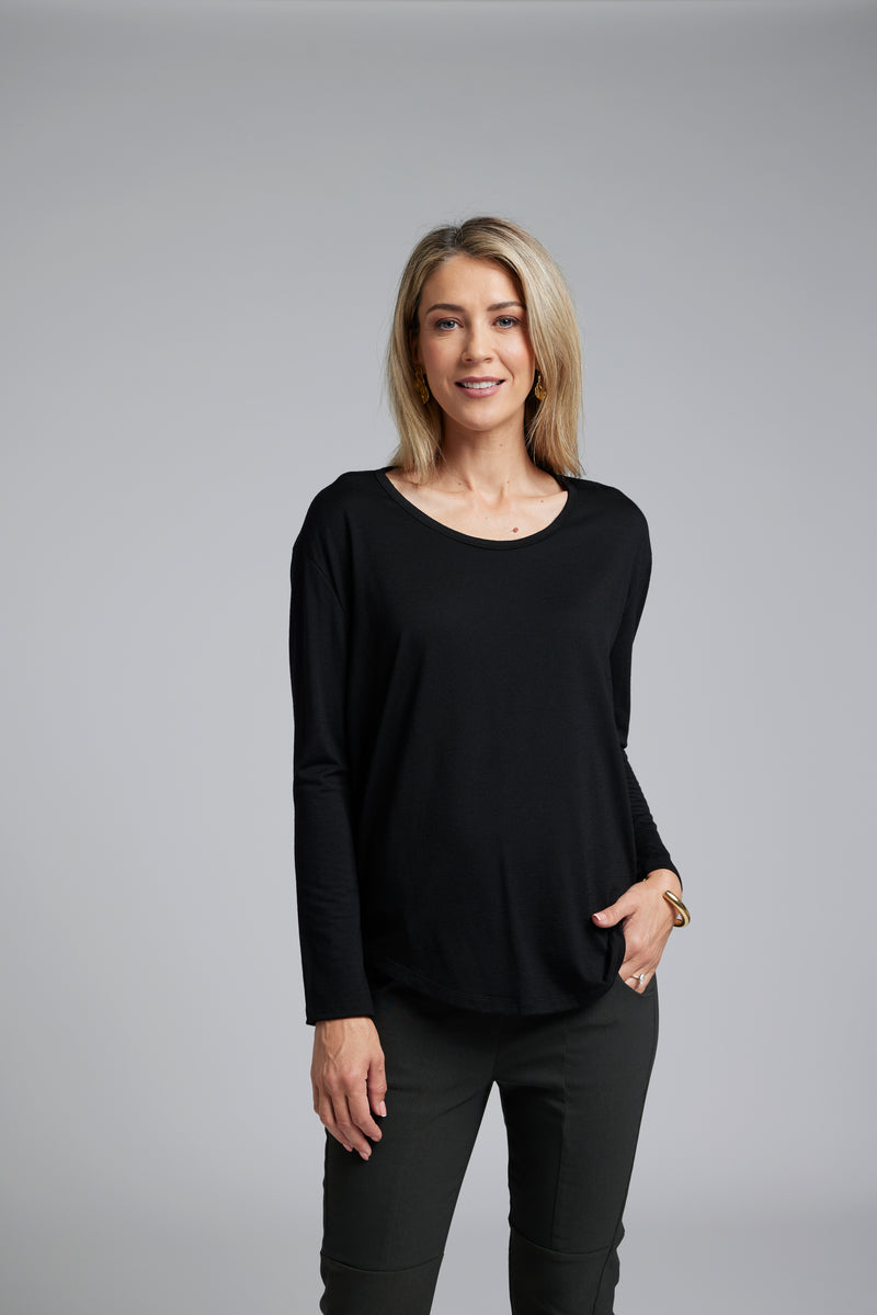 The NES Reya Top by N-E-S – a soft 100% merino long sleeve top with scoop neck, curved hem and bias cut sleeves. A winter essential. NZ made.
