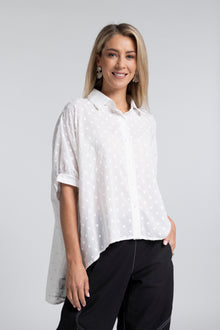 The NES Ryn Shirt – an oversized cotton shirt with kimono sleeves and soft volume. Lightweight, versatile and NZ made.