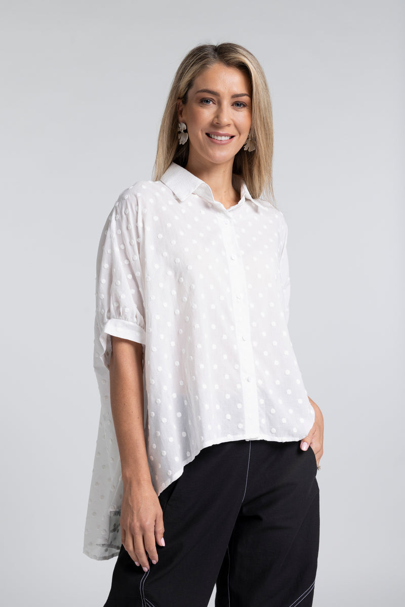 The NES Ryn Shirt – an oversized cotton shirt with kimono sleeves and soft volume. Lightweight, versatile and NZ made.