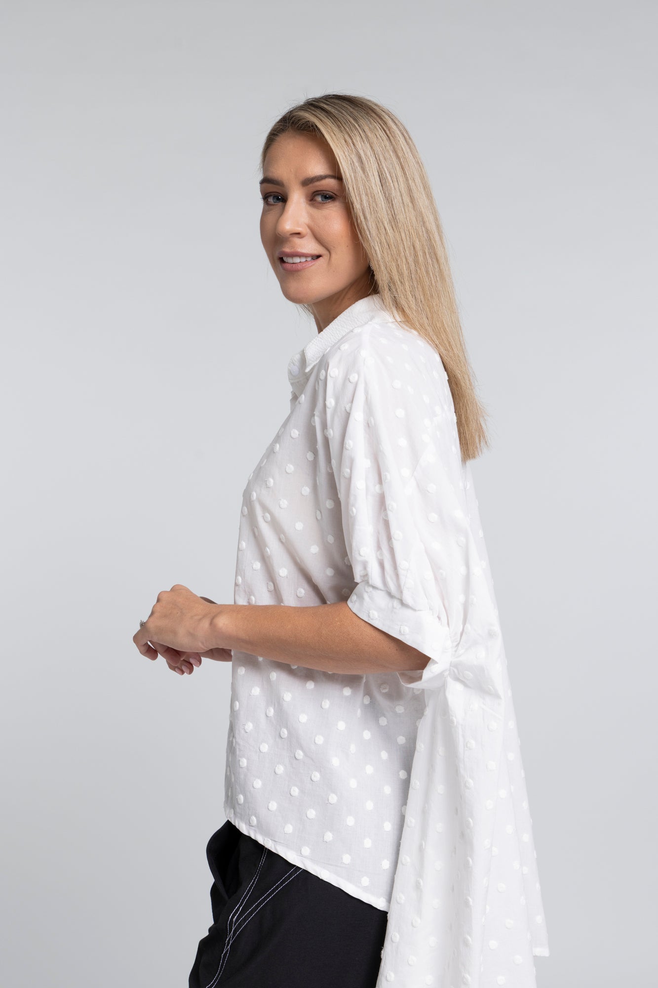 The NES Ryn Shirt – an oversized cotton shirt with kimono sleeves and soft volume. Lightweight, versatile and NZ made.