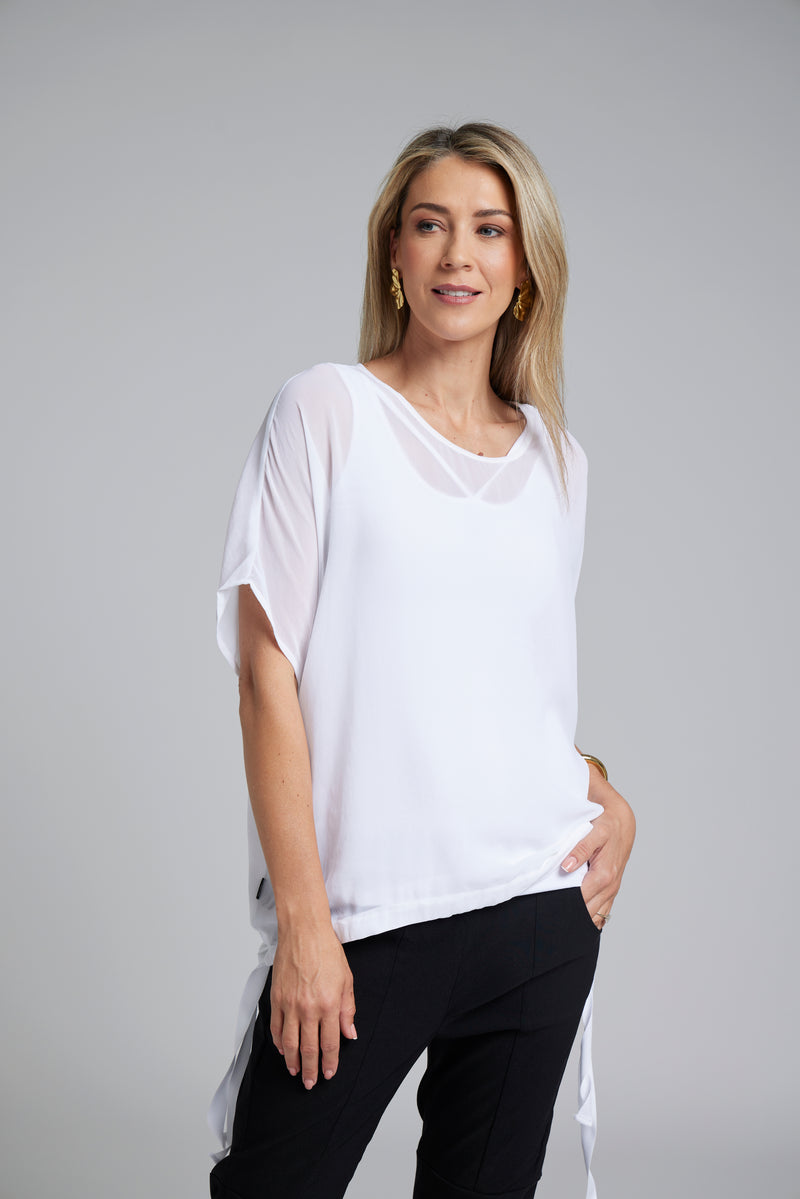The NES Vanotti Tunic by N-E-S’ best-selling throw-on top with a scoop neckline and adjustable feature hem. Perfect over a Lattice Singlet. NZ made.