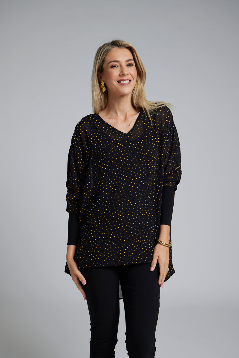 The NES Virtue Tunic by N-E-S – a floaty, relaxed tunic with a scoop neck, curved hem and effortless drape. Perfect layered over a Lattice Singlet. NZ made.