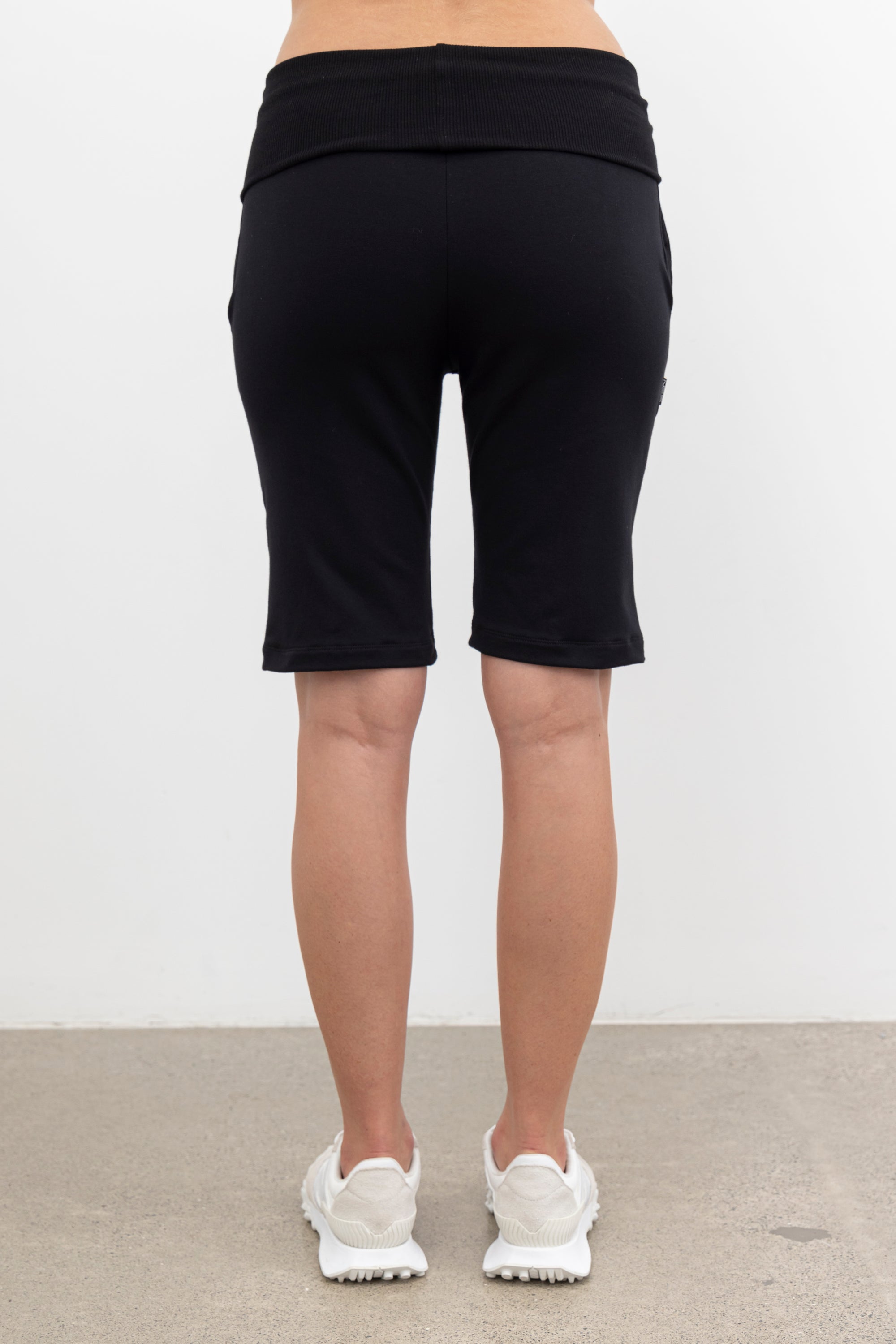 NES | WEEKENDER SHORT | BLACK