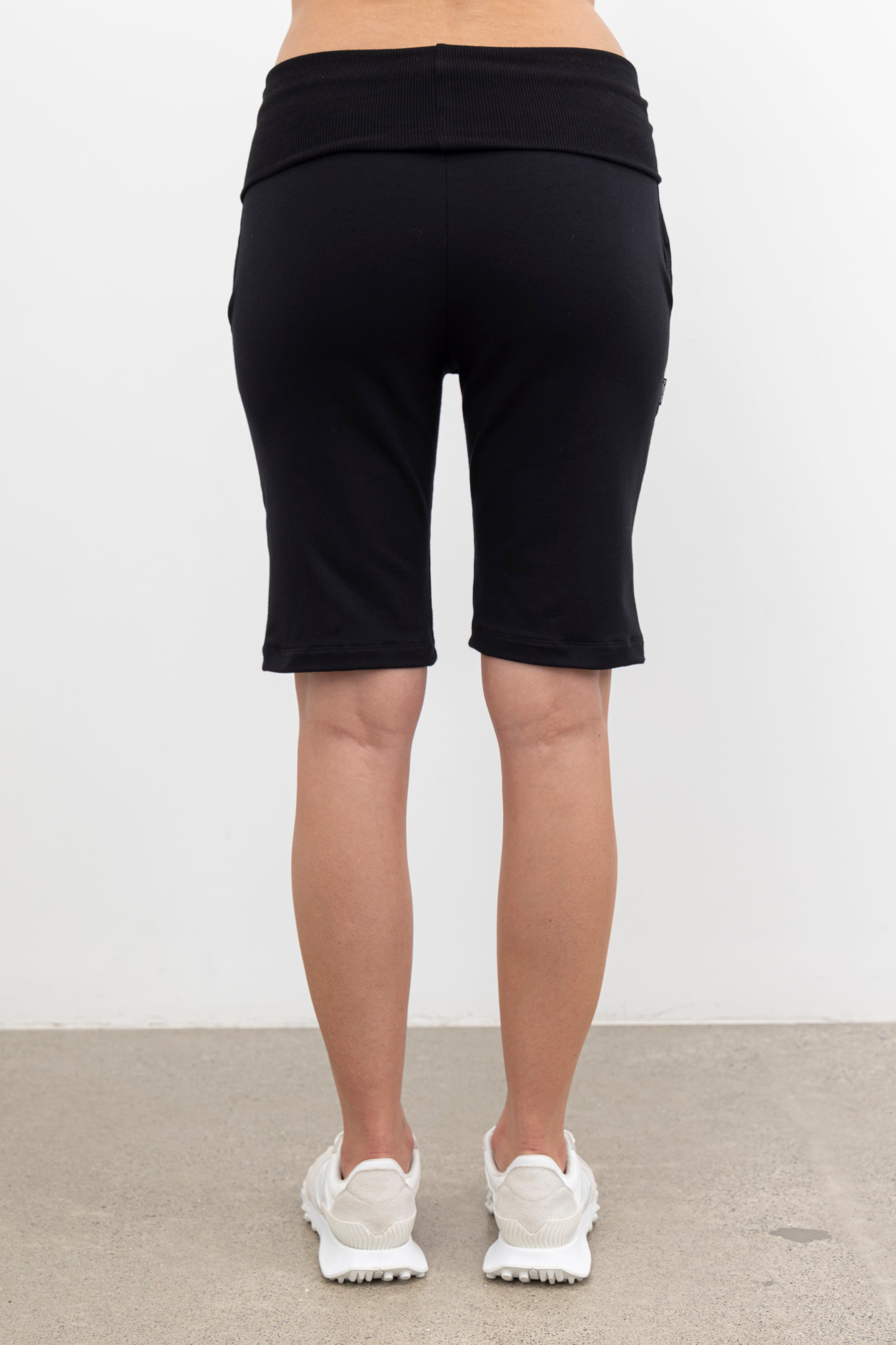 NES | WEEKENDER SHORT | BLACK