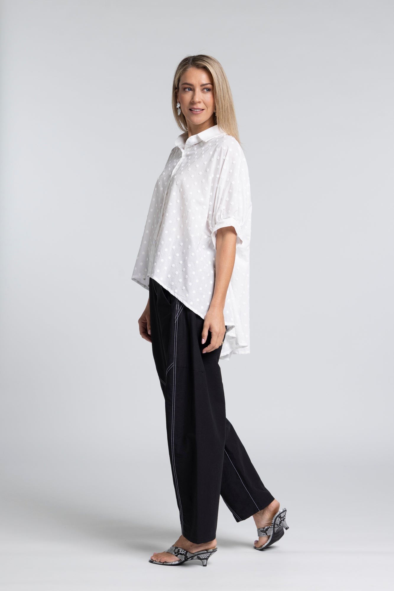 The NES Ryn Shirt – an oversized cotton shirt with kimono sleeves and soft volume. Lightweight, versatile and NZ made.