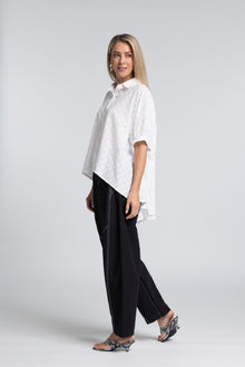 The NES Ryn Shirt – an oversized cotton shirt with kimono sleeves and soft volume. Lightweight, versatile and NZ made.