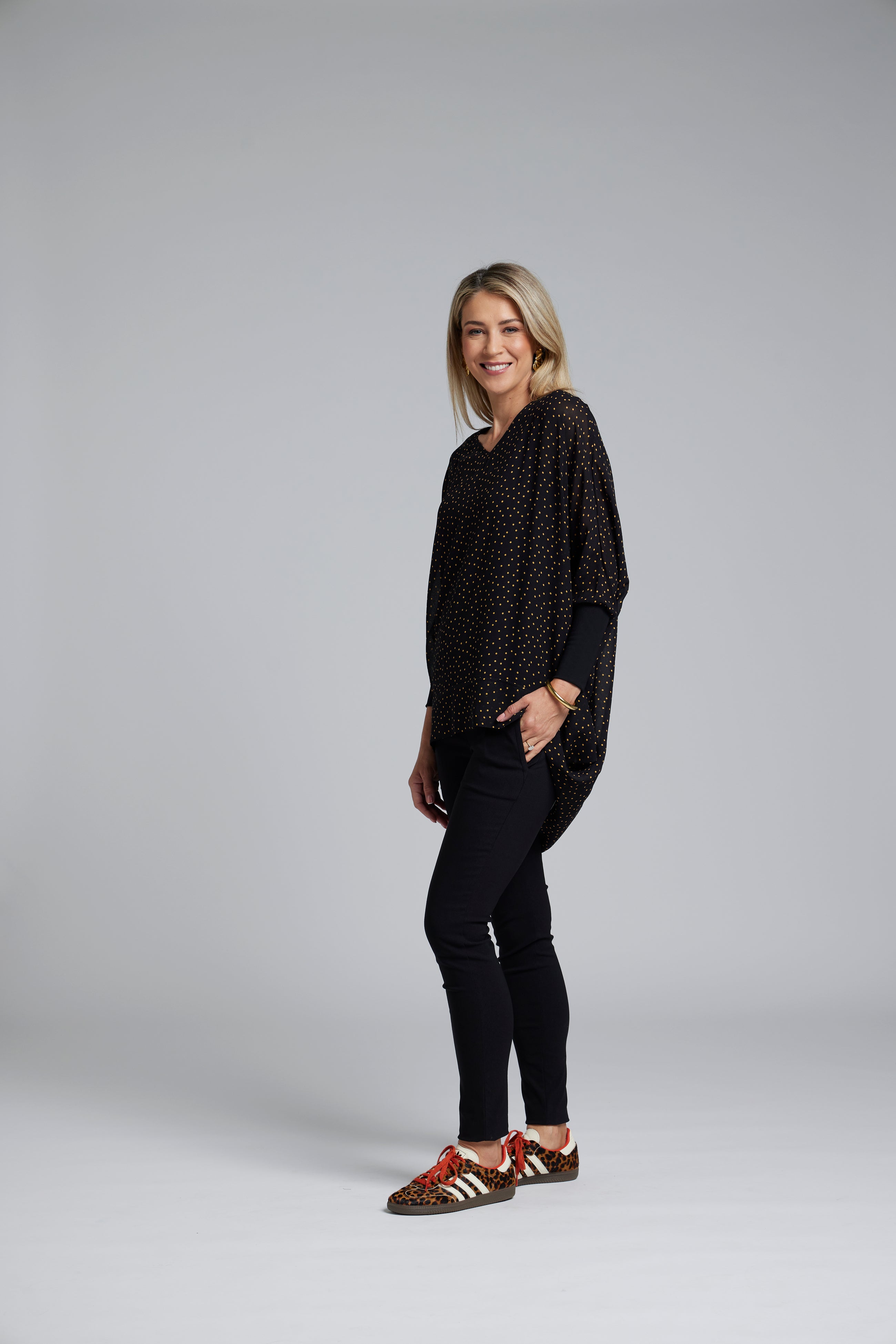 The NES Virtue Tunic by N-E-S – a floaty, relaxed tunic with a scoop neck, curved hem and effortless drape. Perfect layered over a Lattice Singlet. NZ made.