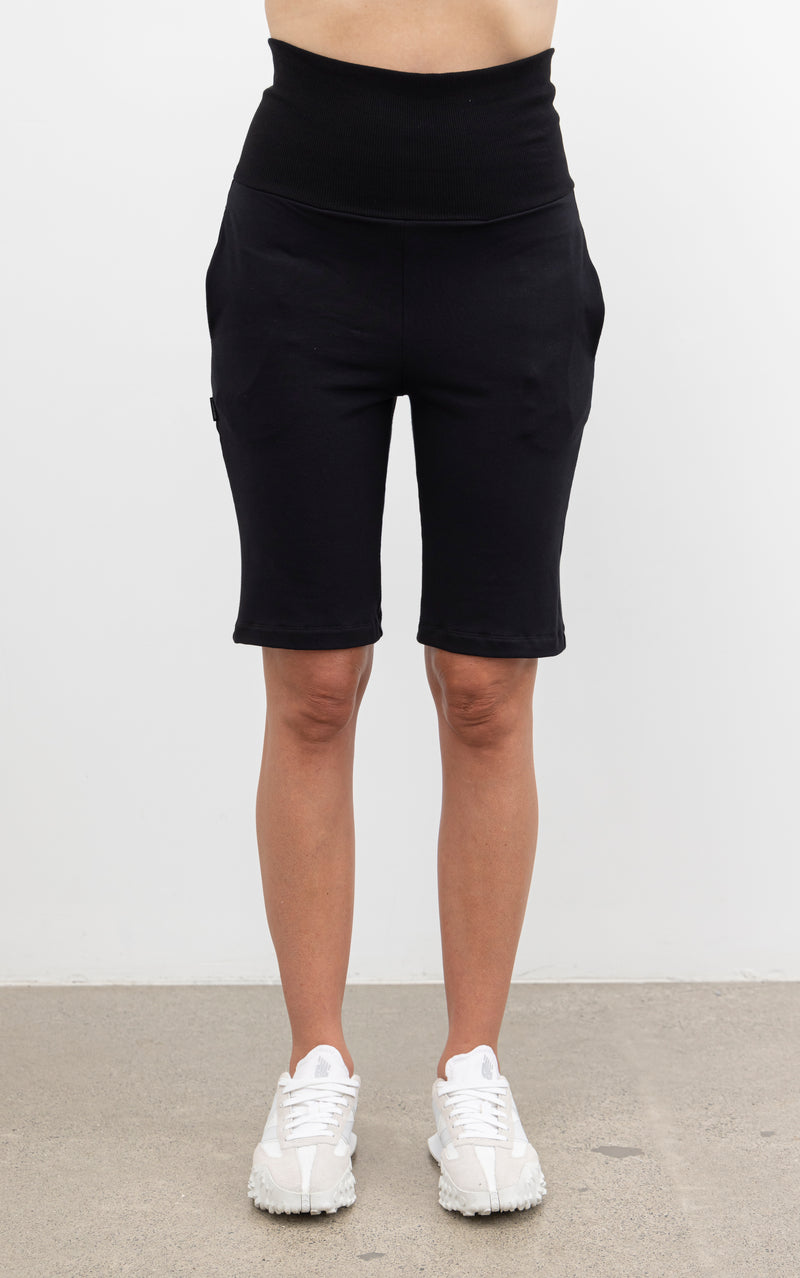NES | WEEKENDER SHORT | BLACK