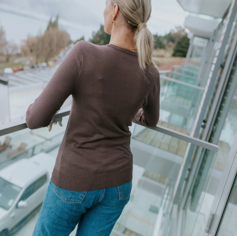 Nicki by Moke women’s fine gauge knit top in fresh 2026 tonal colours. Crafted from a soft 12 gauge yarn for a lightweight feel and smooth, polished drape, creating a flattering, best selling silhouette ideal for trans seasonal layering. Features statement gold button detailing at the sleeves and shoulders for a refined, elevated finish. An effortless everyday knit designed in New Zealand and loved season after season.