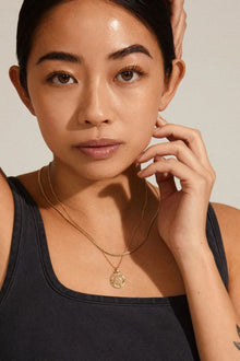 The Nomad 2-in1 coin necklace  from Pilgrim is a classic favourite for your jewellery collection.
Available in gold-plated &amp; silver-plated with two separate chains and 2-in-1 feature
Radiate urban vibes with trendy chain links and coin pendants
38 cm / 40 cm + 9 cm extension chain
Ultra-cool necklaces for nights out and everyday use
Style with a turtleneck and trainers for a cool look