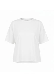 The NES Lee Tee – an organic cotton tee with relaxed fit and high-low hem. Soft, breathable and designed for everyday wear. NZ made.