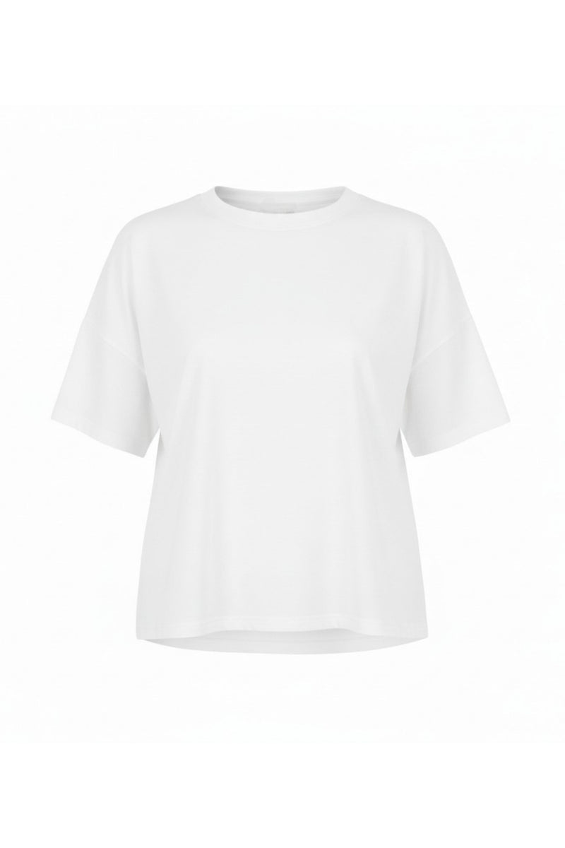 The NES Lee Tee – an organic cotton tee with relaxed fit and high-low hem. Soft, breathable and designed for everyday wear. NZ made.