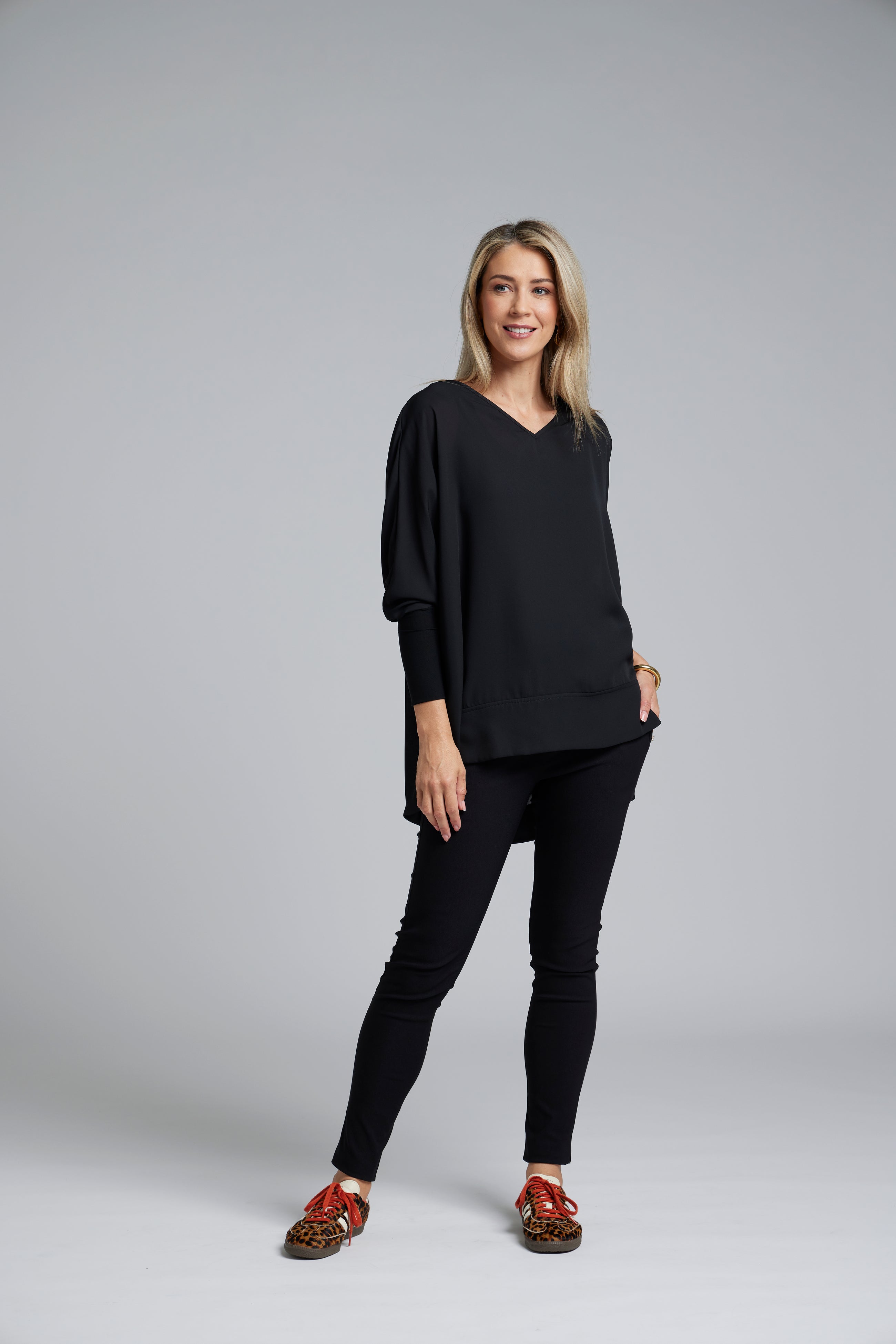 The NES Virtue Tunic by N-E-S – a floaty, relaxed tunic with a scoop neck, curved hem and effortless drape. Perfect layered over a Lattice Singlet. NZ made.