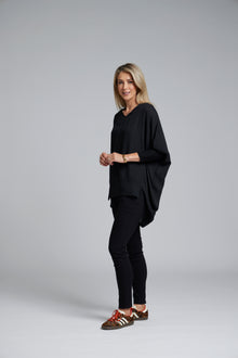 The NES Virtue Tunic by N-E-S – a floaty, relaxed tunic with a scoop neck, curved hem and effortless drape. Perfect layered over a Lattice Singlet. NZ made.