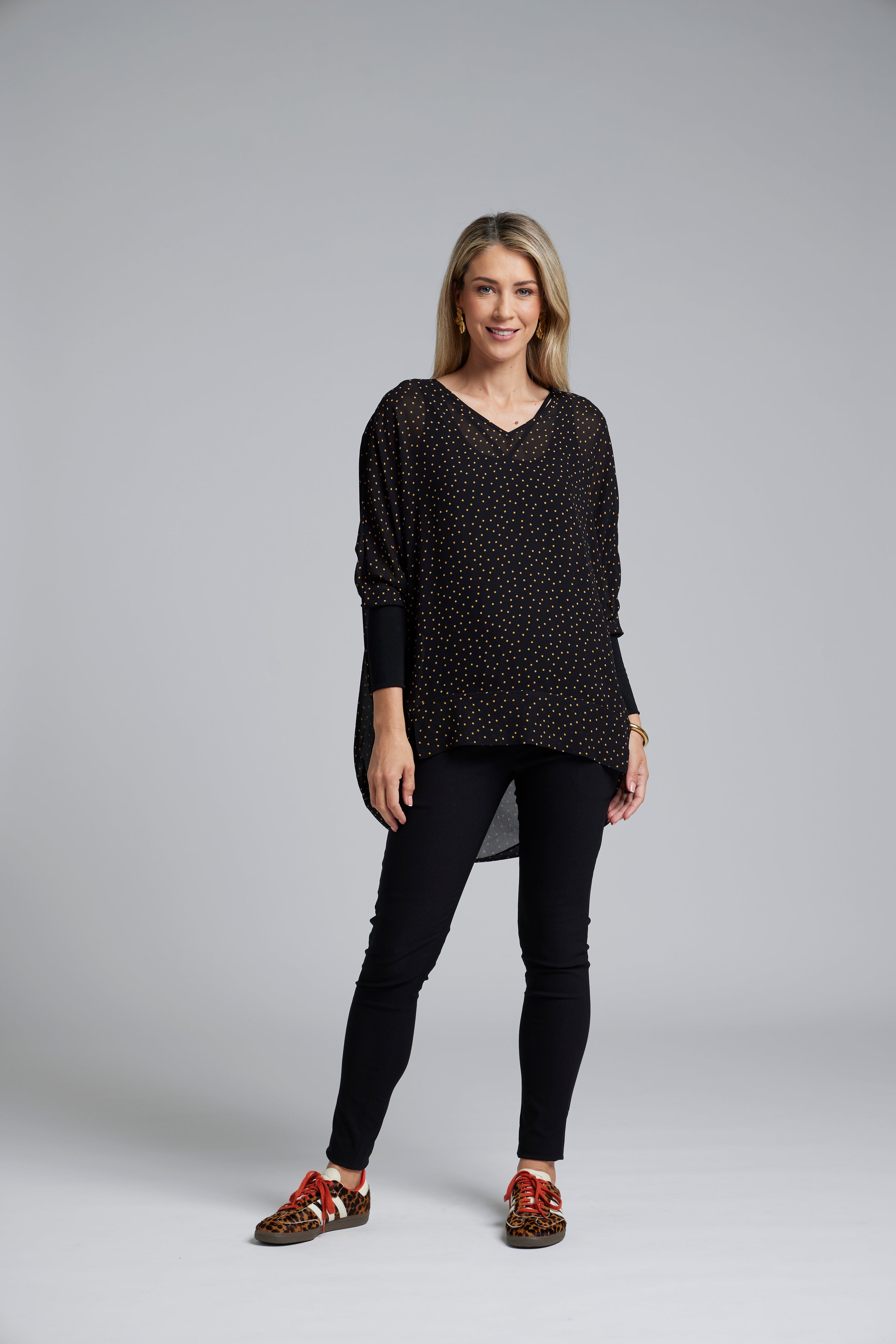 The NES Virtue Tunic by N-E-S – a floaty, relaxed tunic with a scoop neck, curved hem and effortless drape. Perfect layered over a Lattice Singlet. NZ made.