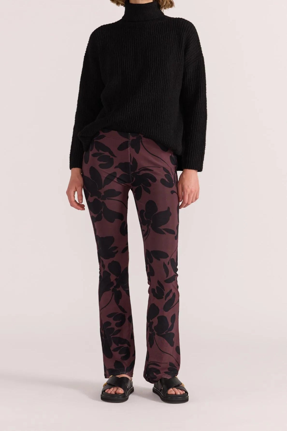 The Staple the Label Olina Mesh Pants feature the same moody floral print as the matching top, crafted in a sheer stretch mesh that moves with you. With a flattering flared leg and pull-on waistband, these pants bring serious 90s energy with a modern edge.
- Sheer mesh fabric with all-over black floral print
- Elastic waistband for comfort and ease
- Slim fit through the leg with a slight flare