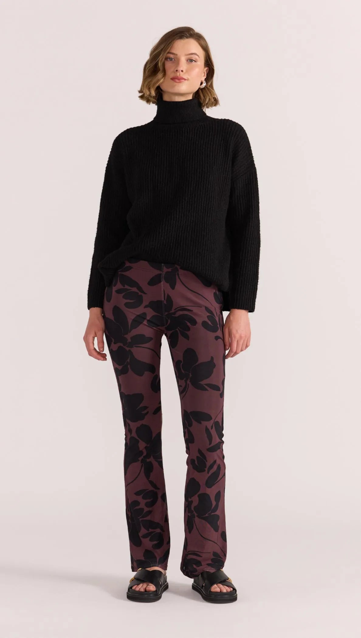 The Staple the Label Olina Mesh Pants feature the same moody floral print as the matching top, crafted in a sheer stretch mesh that moves with you. With a flattering flared leg and pull-on waistband, these pants bring serious 90s energy with a modern edge.
- Sheer mesh fabric with all-over black floral print
- Elastic waistband for comfort and ease
- Slim fit through the leg with a slight flare