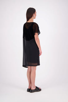 NES Norton Dress is a effortlessly chic chiffon piece that offers versatile styling options. With a flattering length that finishes just above the knee, this dress features a contrast top panel for added visual interest. Perfect for both dressing up or down, the Norton Dress can be worn alone or layered over skinny pants for a different look.