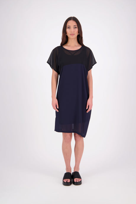 NES Norton Dress is a effortlessly chic chiffon piece that offers versatile styling options. With a flattering length that finishes just above the knee, this dress features a contrast top panel for added visual interest. Perfect for both dressing up or down, the Norton Dress can be worn alone or layered over skinny pants for a different look.