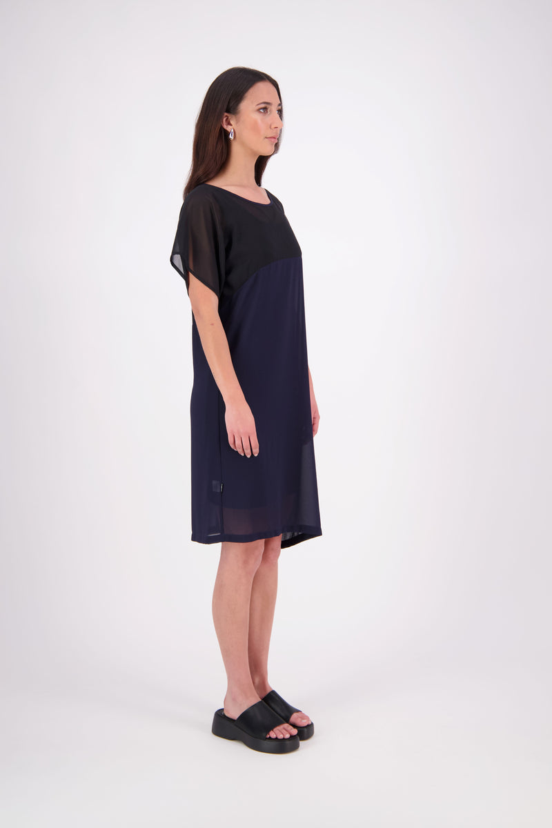 NES Norton Dress is a effortlessly chic chiffon piece that offers versatile styling options. With a flattering length that finishes just above the knee, this dress features a contrast top panel for added visual interest. Perfect for both dressing up or down, the Norton Dress can be worn alone or layered over skinny pants for a different look.