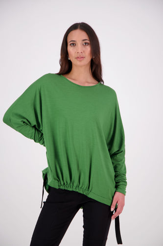 The Yari Tunic is a fresh new style for NES, inspired by our top-selling Vanotti Tunic. This trans-seasonal piece is perfect for the cooler months, offering superior comfort and versatility. The Yari Tunic features a unique hemline with elasticated centre front detailing that creates flattering gathering, while the side seam front tape draw cords allow for an adjustable fit. The long batwing sleeves and scoop neckline add a relaxed yet stylish touch